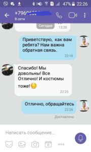 р